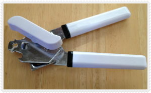 how to open a can with a manual can opener