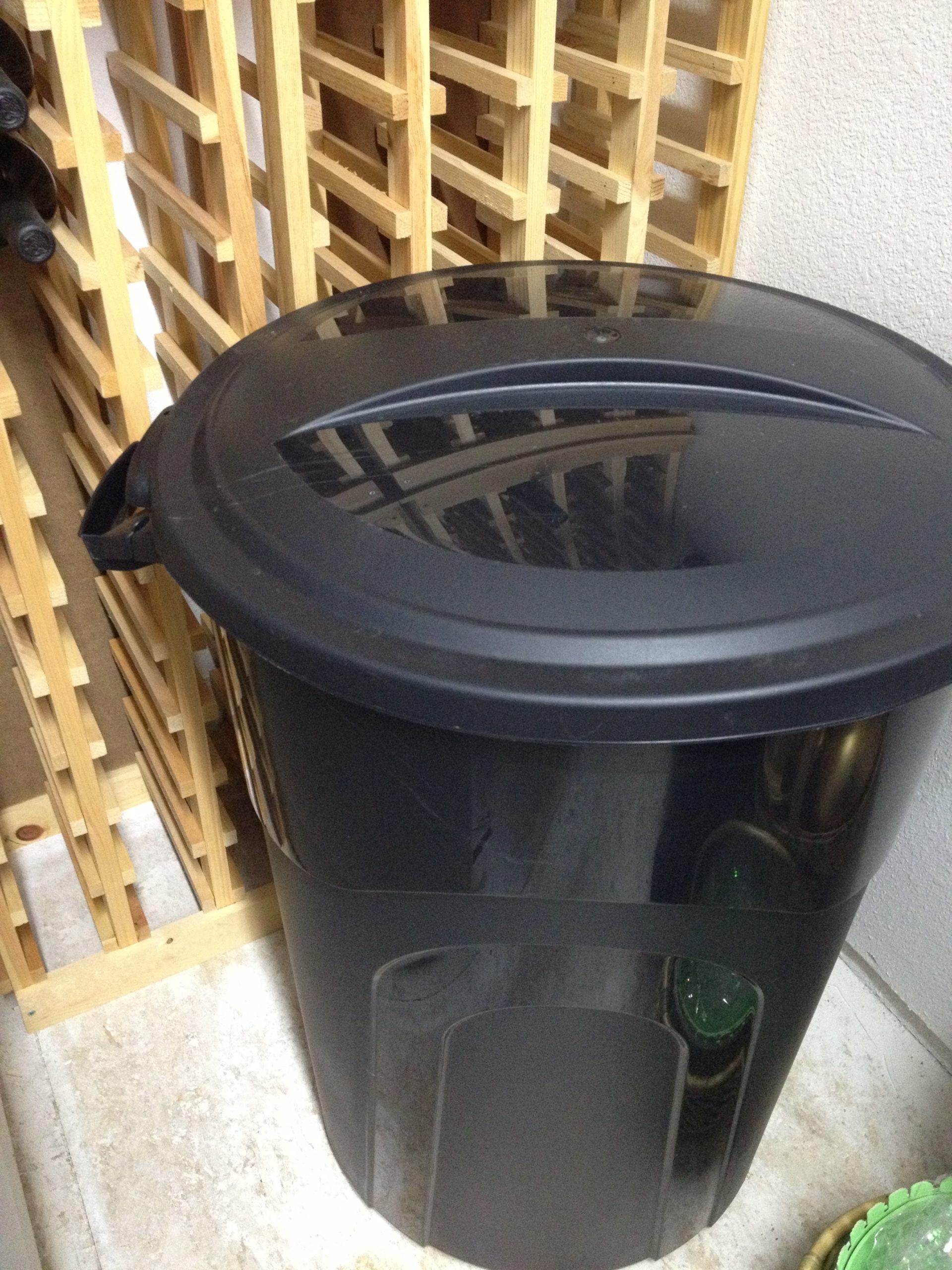 32 gallon rubbermaid trash can